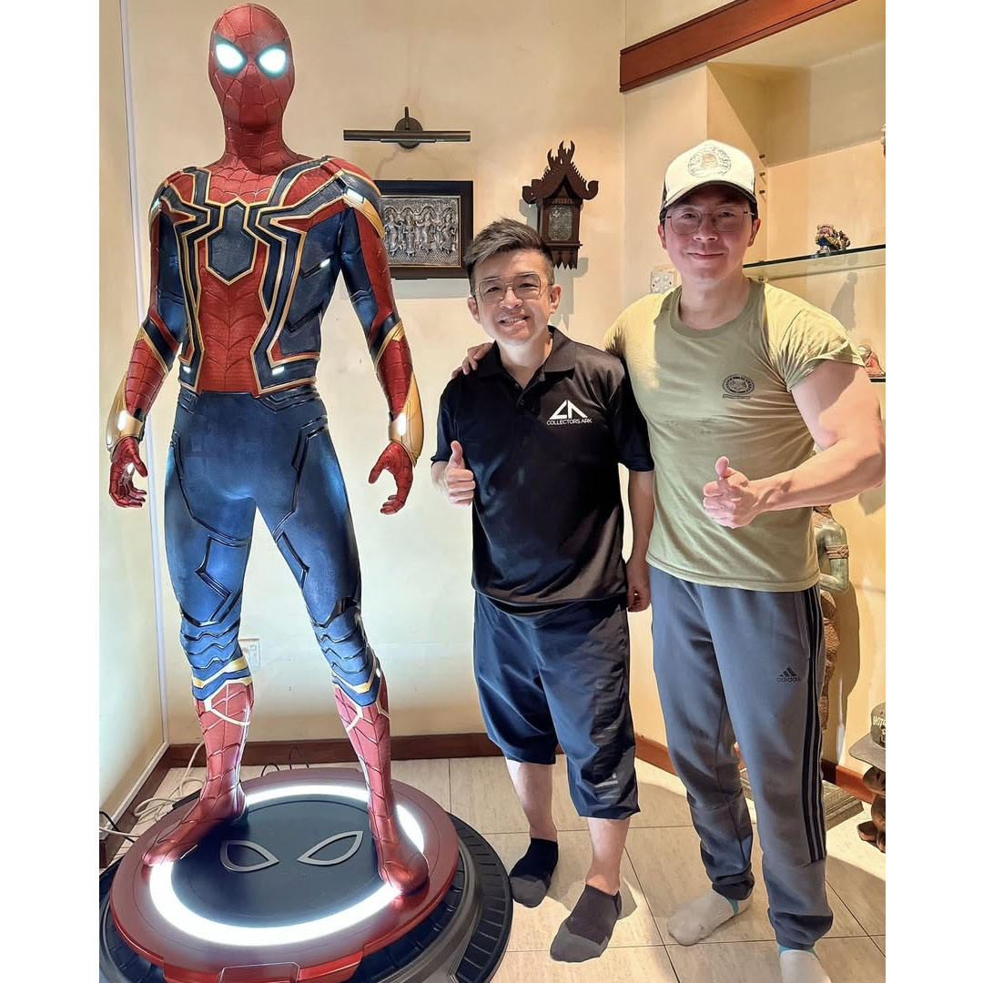 Classic Anime Spider-Man Life-Size Statue – Resin Craft Sculpture Figure for Home Decoration