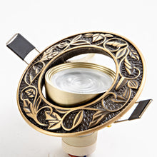 Cargar imagen en el visor de la galería, Modern Round Leaf Design Ceiling Light – Artistic LED Flush Mount Fixture for Living Room, Bedroom & Nature-Inspired Interiors