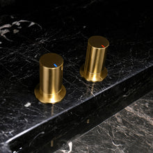 Charger l'image dans la galerie, Dual Handle 3 Holes Golden Hot Cold Antique Faucet Waterfall Single Handle Gold Faucet