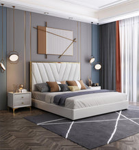 Load image into Gallery viewer, Luxury Design beds Gold Leaf Carving King Size Bed European Classic Royal Luxury Golden Wooden Bedroom beds