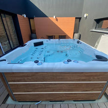 Load image into Gallery viewer, Bigger Jacuzzi Exterior 6 Person Socking Massage Bathtub High Quality Hot Tub With Aluminum Skirt