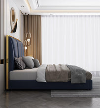 Загрузить изображение в средство просмотра галереи, Latest Luxury Modern Simple Bed Room Furniture Bedroom Set Bed Frame Solid Wooden King Size Fabric Bed