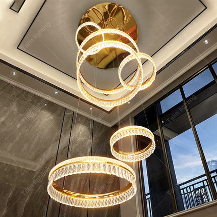 Modern pendant chandelier for stairs

Luxury hanging chandelier light

Statement chandelier for staircase

Grand foyer staircase chandelier

Elegant staircase chandelier