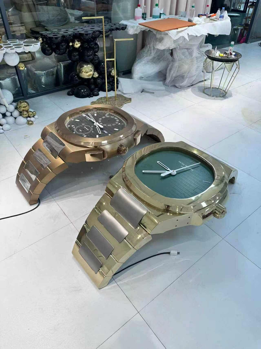 Italian Design Art Furniture – Modern Luxury Gold Watch Coffee Table for Villa Living Rooms