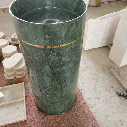 Lavabo sur pied en pierre verte de luxe avec anneau en acier inoxydable doré – Vasque design autoportante