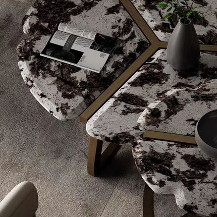 Table basse ronde de luxe minimaliste italienne en pierre, idéale pour les sols plats et toute la maison, avec une série de luminaires modernes. 