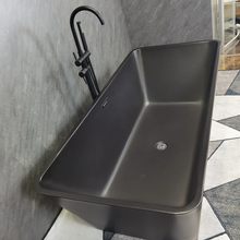 Загрузить изображение в средство просмотра галереи, Hotel acrylic soaking black Freestanding Bathtub 170CM
