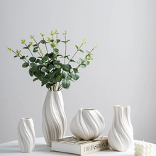 Загрузить изображение в средство просмотра галереи, Minimalist Creative Design Tabletop Flower Vase
