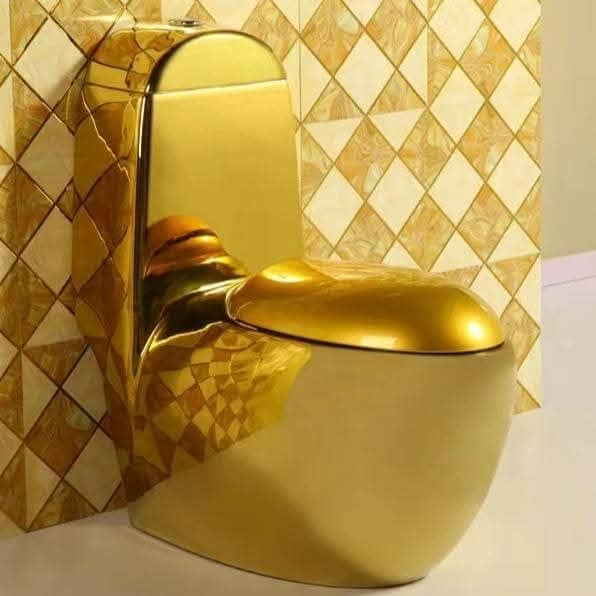 Modern Full Gold Luxury Water Closet – Sleek Designer Toilet