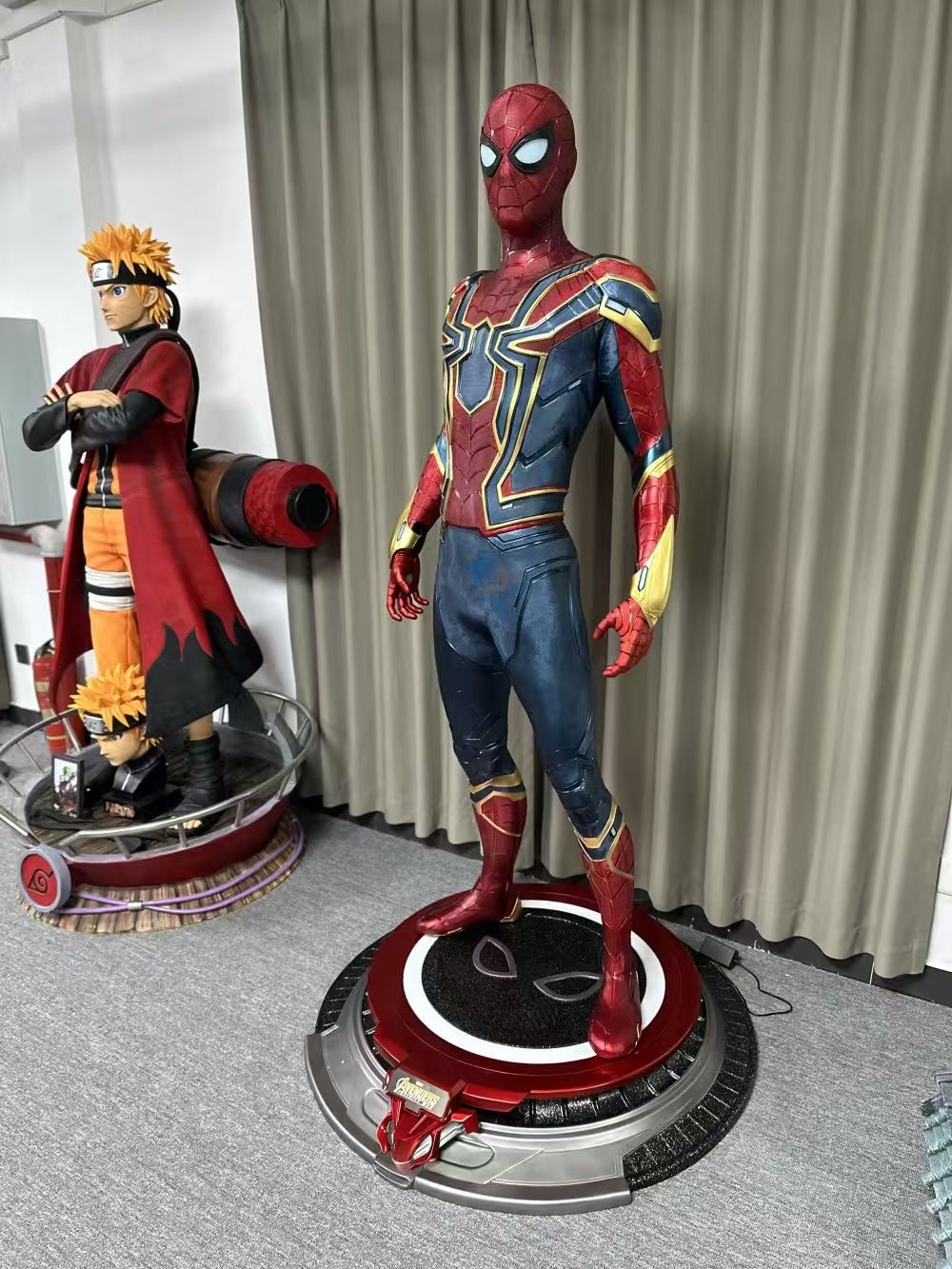 Classic Anime Spider-Man Life-Size Statue – Resin Craft Sculpture Figure for Home Decoration