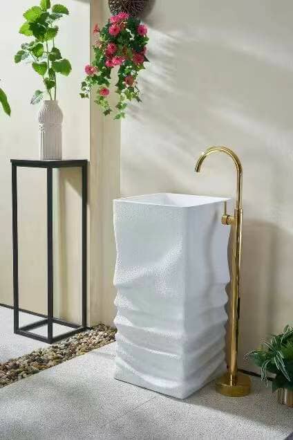 Elegantes Waschbecken mit Wellenmuster – Künstlerisches Aufsatzwaschbecken für moderne Badezimmer