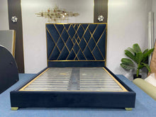 Lade das Bild in den Galerie-Viewer, Modern Luxury Queen Size bedroom sets high headboard bed frame with storage function

