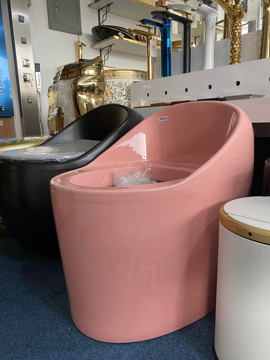 Pink Modern Design Floor Standing WC Toilet Siphon Jet Flushing One Piece Ceramic Toilet