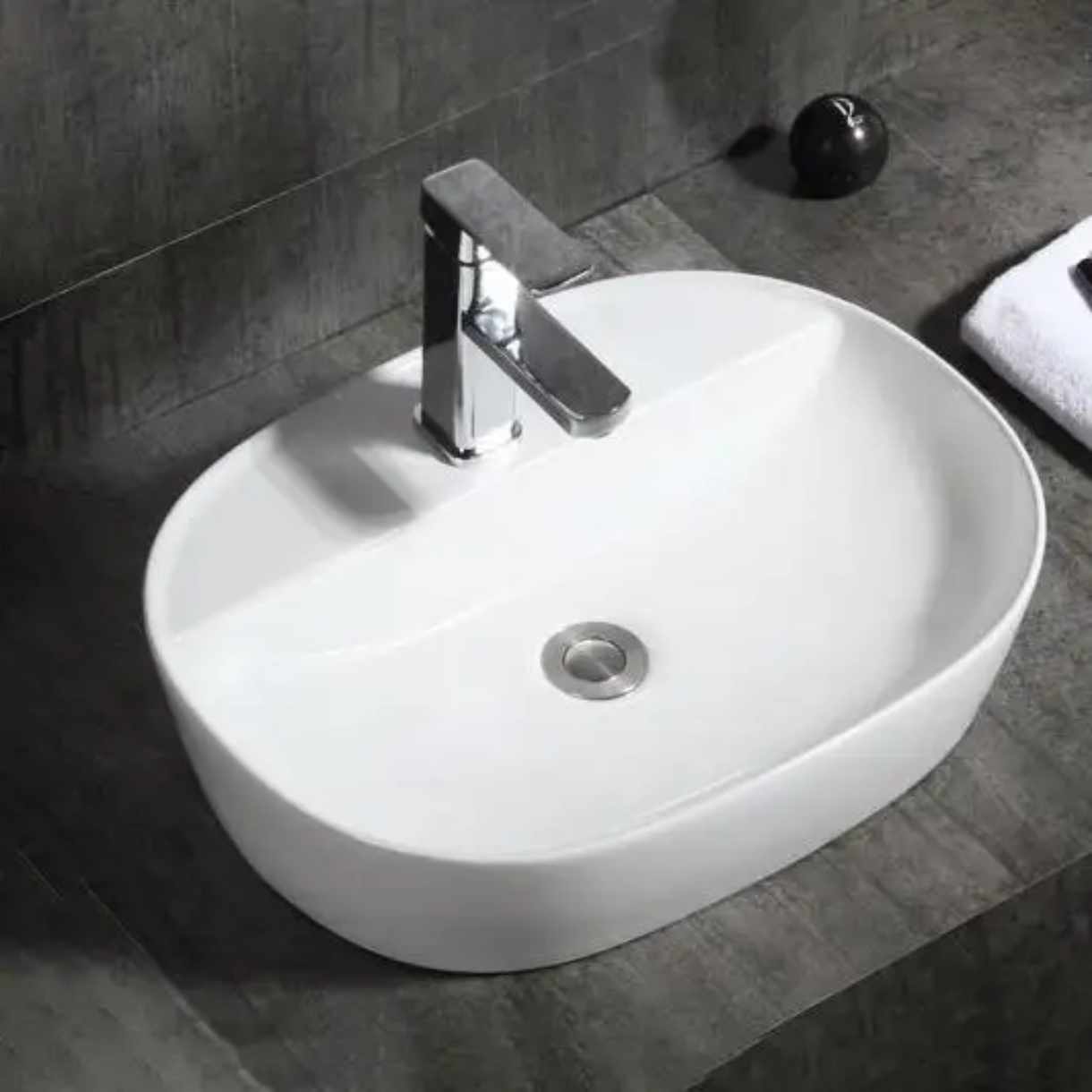 Modern White Ceramic Oval Washbasin Small Size Counter Top Sanitary Wares for Villa Apartment Single Hole Faucet