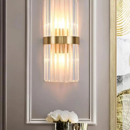 Applique murale en cristal de style nordique luxueux et épuré, idéale comme applique d'ambiance dans un salon, un couloir ou une chambre. 