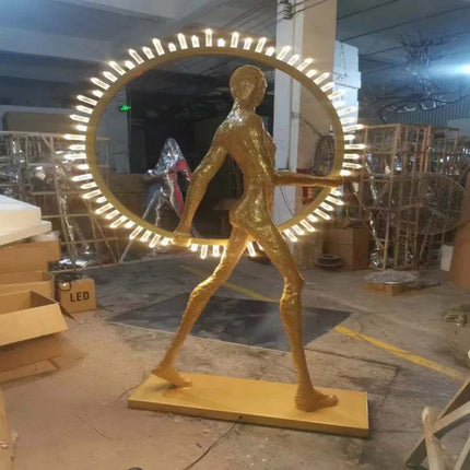 Nordische Stehlampen in Form einer menschlichen Skulptur, Dekoration für Kunstgalerien, goldene Skulptur, Statuenlicht 
