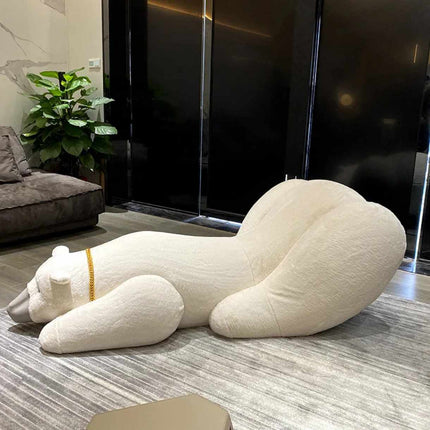 Einzigartiger Eisbär-Sofa-Sitzsack, der Kunst und Funktionalität in einer weichen, skulpturalen Form vereint und modernen Interieurs einen Hauch von Fantasie verleiht.