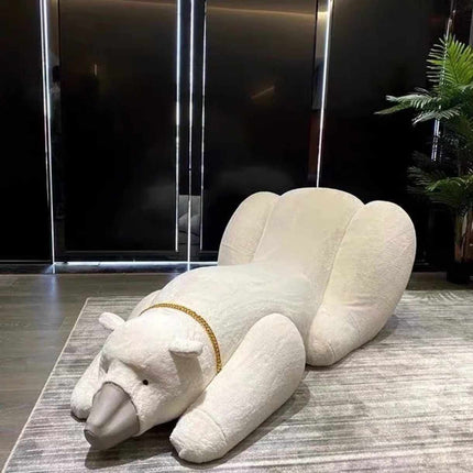 Einzigartiger Eisbär-Sofa-Sitzsack, der Kunst und Funktionalität in einer weichen, skulpturalen Form vereint und modernen Interieurs einen Hauch von Fantasie verleiht.