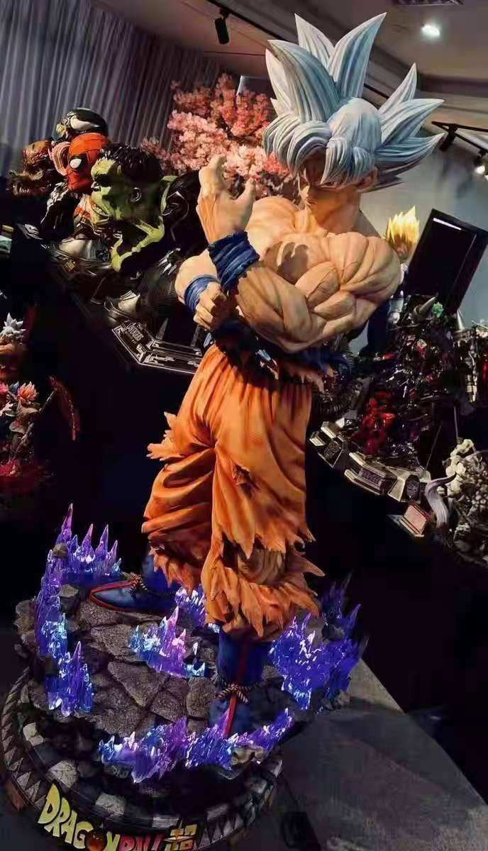 Customized Life-Size Goku Statue – Fiberglass Japanese Anime Dragon Ball Resin Sculpture Collectible Gift