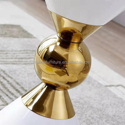 Moderner Beistelltisch aus goldenem Marmor – Schlichtes Design, kleiner Sofatisch für Wohnzimmer und Ecke