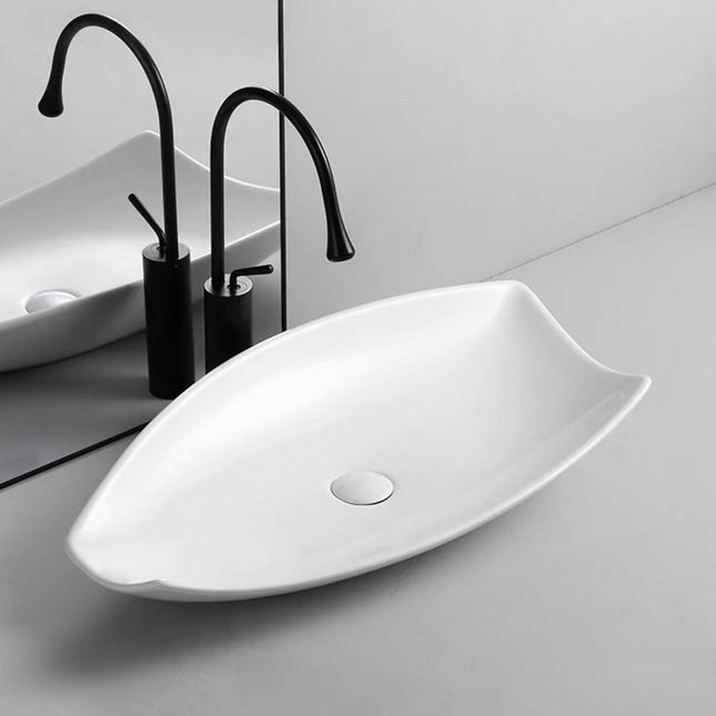 Einzigartiges Design, weißes Porzellan-Aufsatzwaschbecken, modernes Badezimmer-Kunstwerk, Aufsatzwaschbecken in unregelmäßiger Form, Waschtischmontage