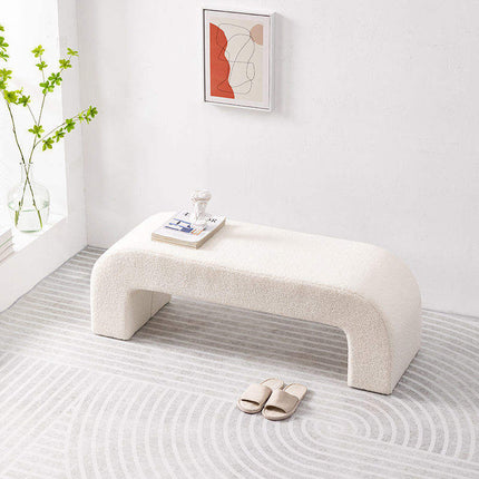 Moderner Schuhwechselhocker aus Lammsamt – Minimalistischer Betthocker für Wohnzimmer und Eingangsbereich