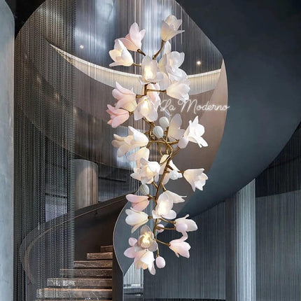 Modern pendant chandelier for stairs

Luxury hanging chandelier light

Statement chandelier for staircase

Grand foyer staircase chandelier

Elegant staircase chandelier