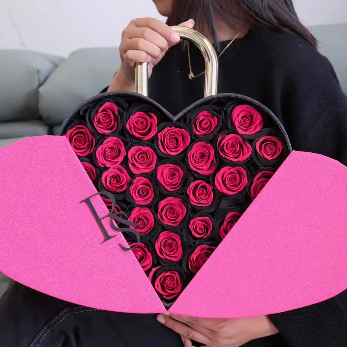 Ecuadorian Preserved Roses in Heart Shape Hand Bag Valentines Day Gift Ideas 2 TO 3 Years Lifespan