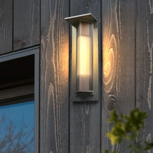 Charger l&#39;image dans la galerie, Wall Mounted Outdoor Waterproof Wall Light Stainless Steel Wall Light
