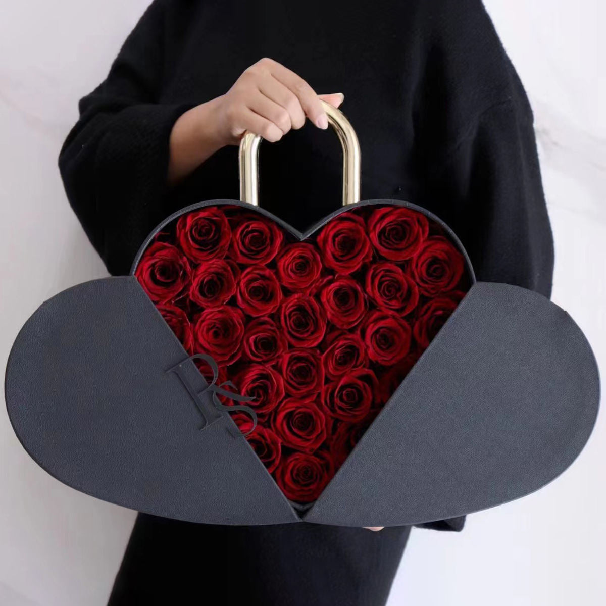 Ecuadorian Preserved Roses in Heart Shape Hand Bag Valentines Day Gift Ideas 2 TO 3 Years Lifespan