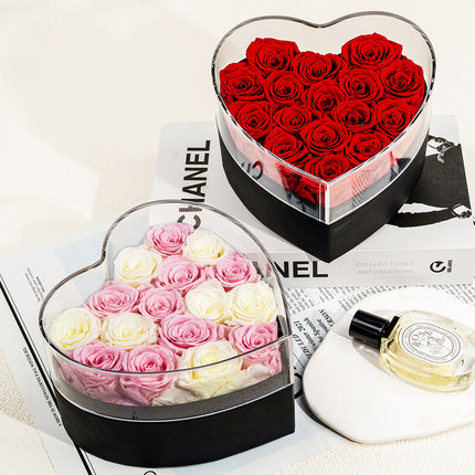 Roses stabilisées d'Équateur en forme de cœur, présentées dans un sac à main. Idée cadeau pour la Saint-Valentin. Durée de vie : 2 à 3 ans.