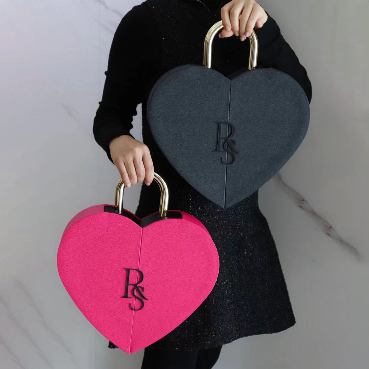 Ecuadorian Preserved Roses in Heart Shape Hand Bag Valentines Day Gift Ideas 2 TO 3 Years Lifespan