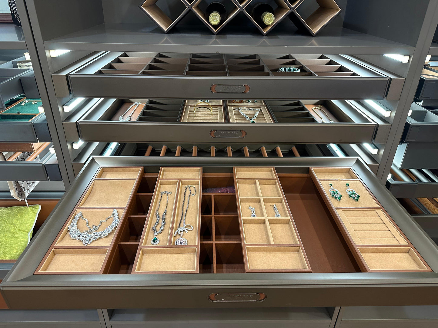 Luxury Aluminum Treasure Box – PU Leather Organizer