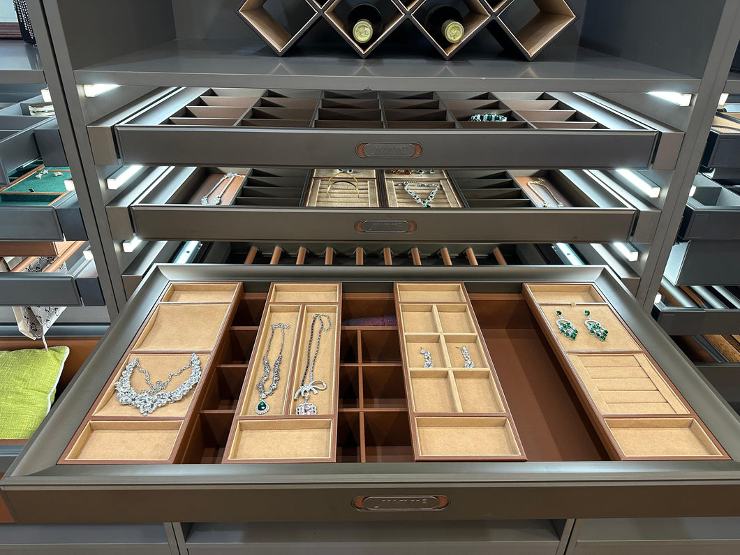 Luxury Aluminum Treasure Box – PU Leather Organizer