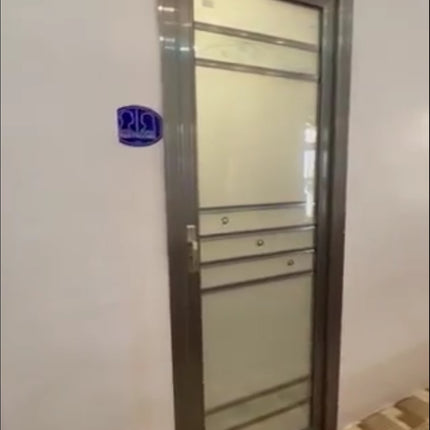 Rezension von Frau Rose (Doppeltür aus gehärtetem, mattiertem Glas im Badezimmer)