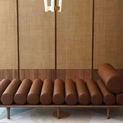 Moderne Bank, Sessel, Hotel-Wohnzimmer, braun, bequemes Tagesbett, Sofabank, Schlafzimmer, Freizeit-Betthocker aus Leder