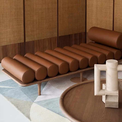 Moderne Bank, Sessel, Hotel-Wohnzimmer, braun, bequemes Tagesbett, Sofabank, Schlafzimmer, Freizeit-Betthocker aus Leder