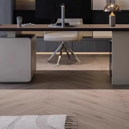 Bureau d'ordinateur moderne, minimaliste et luxueux pour la maison 