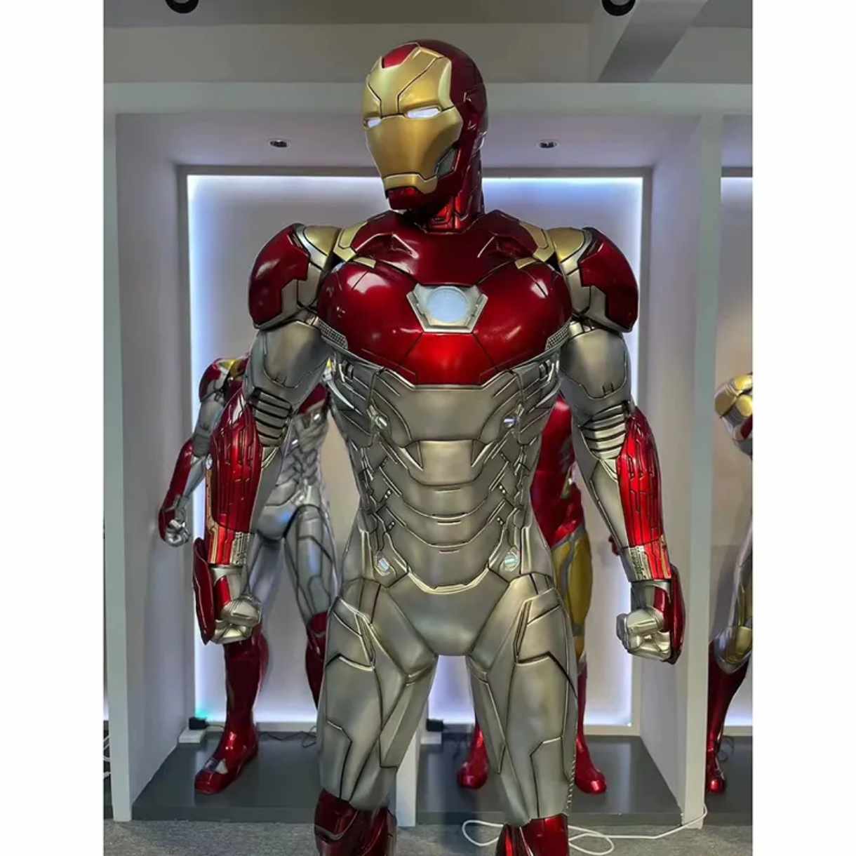 Large Iron Man Fiber Glass-Resin Statue Marvel Superhero Action Figure Home Décor