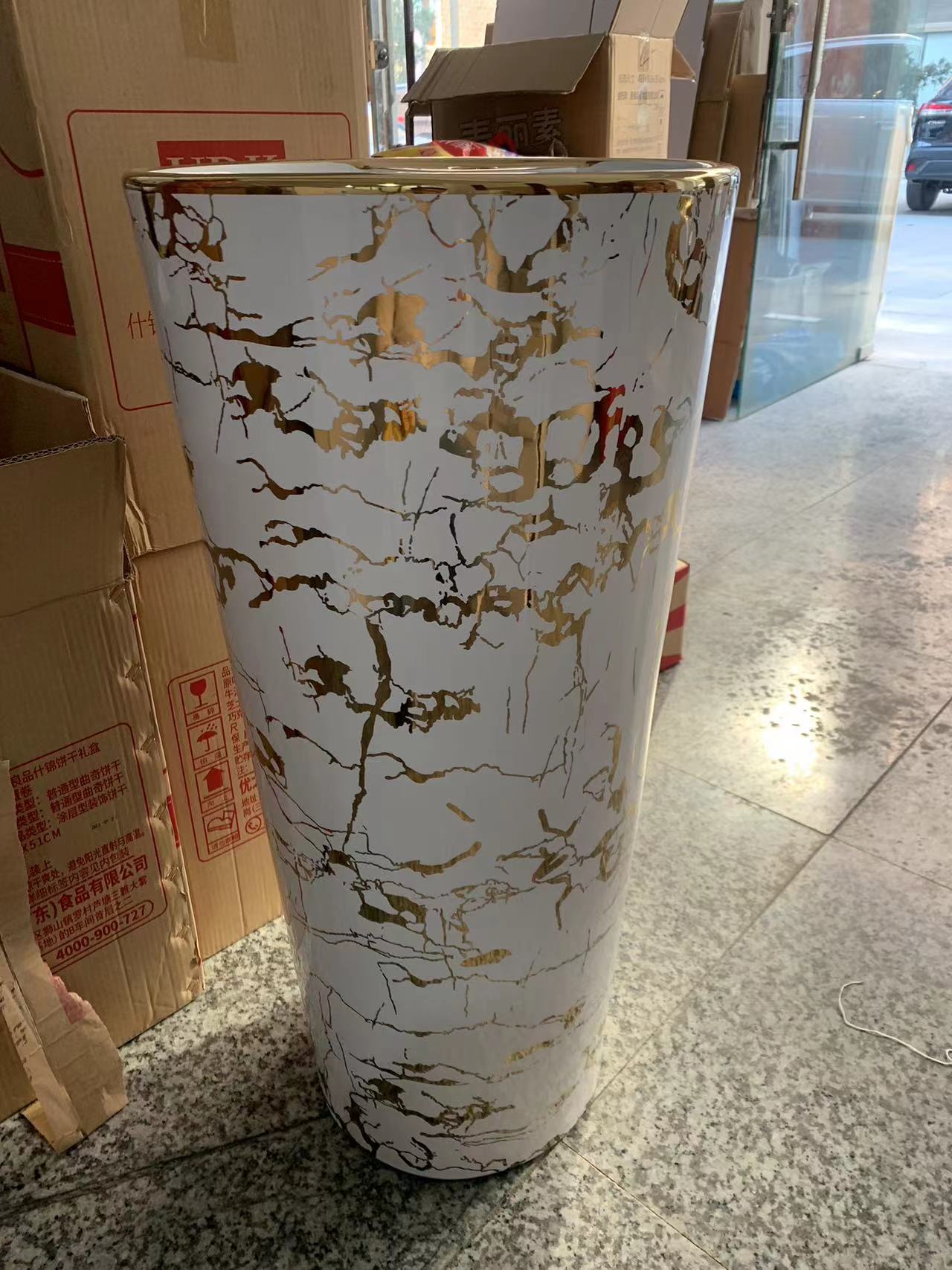 White Gold Pattern Porcelain Toilet Bowl Electroplated Dual Flush