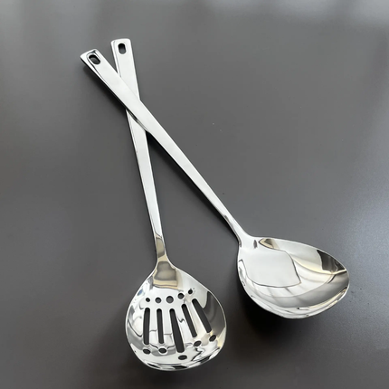 High Quality 304 Stainless Steel Long Handled Large Spoon Metal Public Filter Spoon For Party Hotel Buffet Use