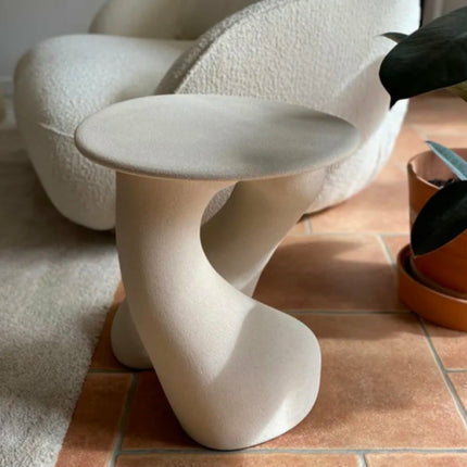 Modern Simple Fiberglass Small Side Table Suitable for Living Room and Bedroom Bedside Special-Shaped Side Table