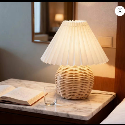 Modern Woven Rattan Table Lamp with Pleated Shade – Cozy Bedside Lighting Decor for Bedroom or Living Room
