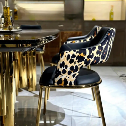 Italian Light Luxury Roberto Solid Wood Rectangle Dining Table Customizable Gloss Finish High-End Luxury Villa Mansion Home