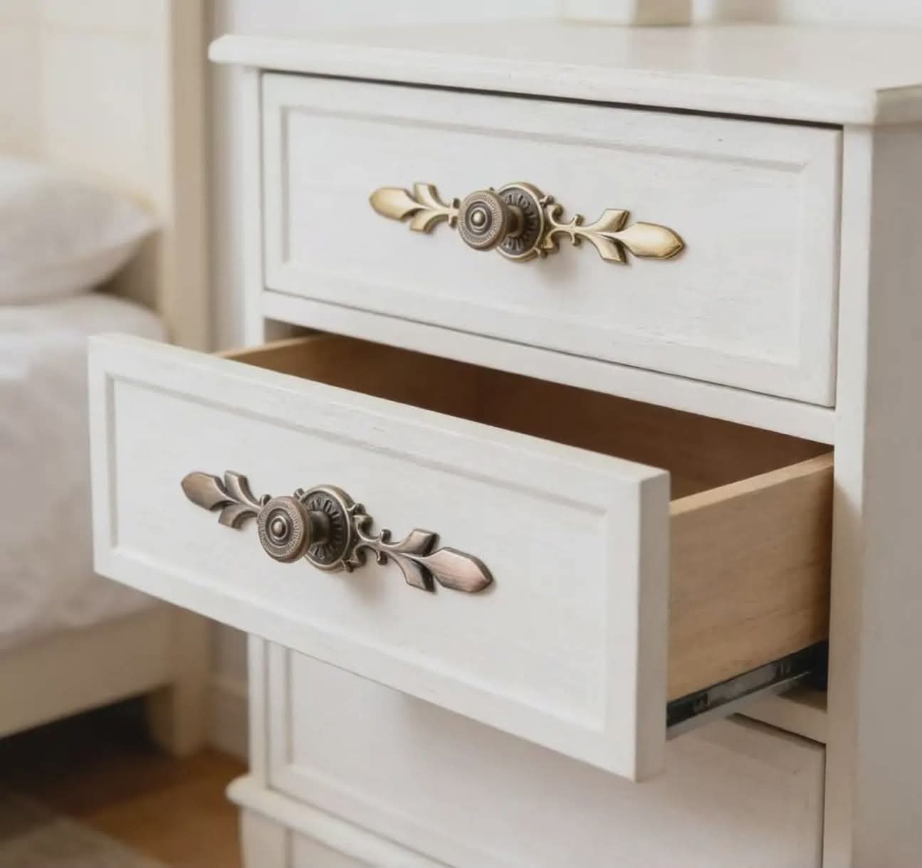 Vintage Floral Brass Drawer Knobs – Elegant Antique Cabinet Handles fo – La  Moderno