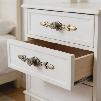 Vintage Floral Brass Drawer Knobs – Elegant Antique Cabinet Handles for Classic Furniture