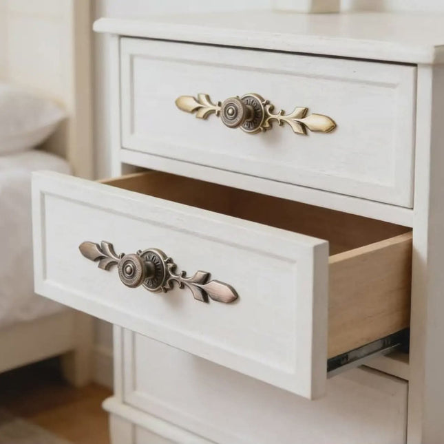Vintage Floral Brass Drawer Knobs – Elegant Antique Cabinet Handles for Classic Furniture