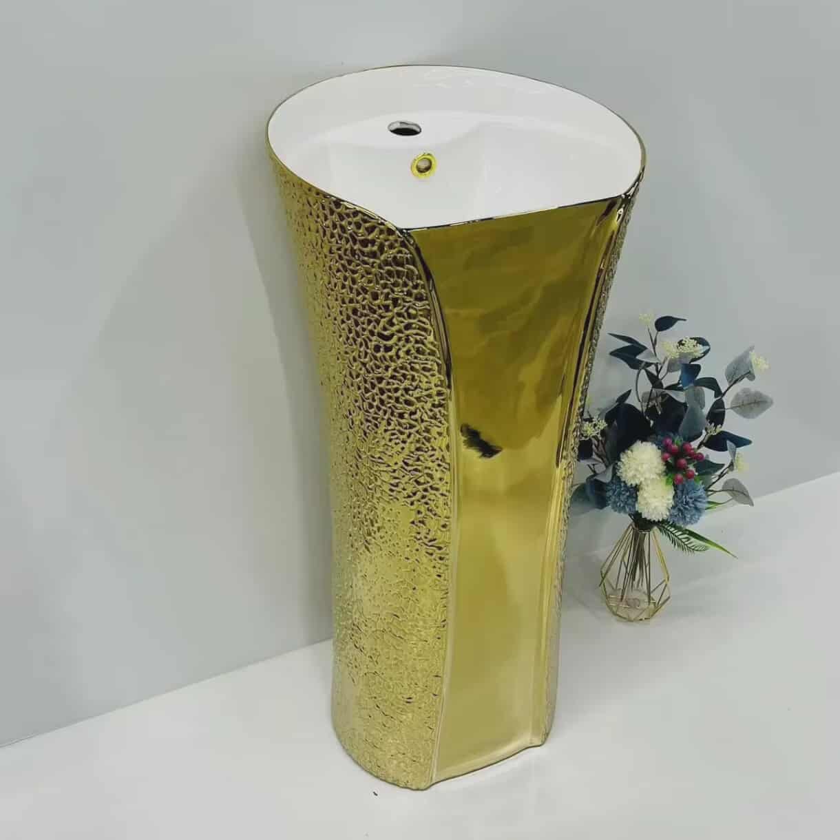 Luxury Gold Washbasin One-Piece Bathroom Sink Ceramic Pedestal Basin