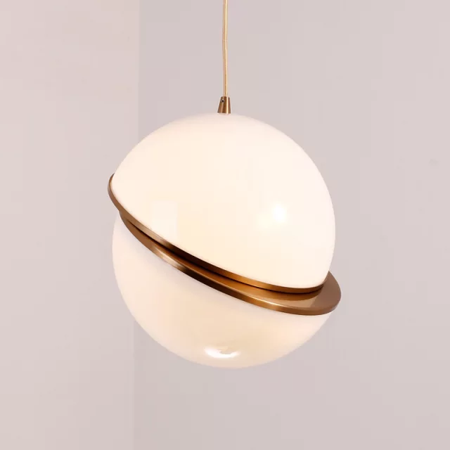 Goldene LED-Pendelleuchte aus Glas