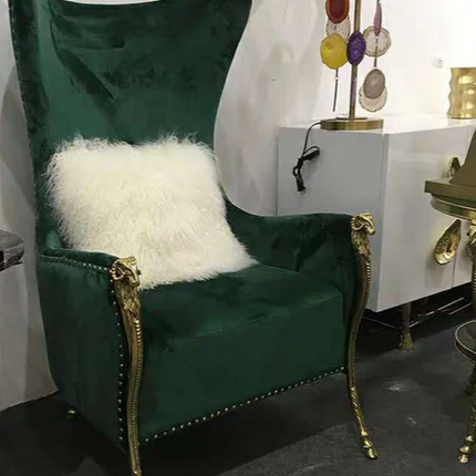 Luxuriöses Hochzeitssofa aus Fell, grüne Loungesessel für Braut und Bräutigam 